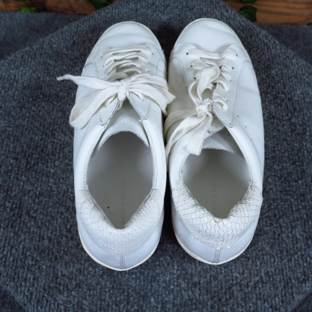 Banana Republic Essential Womens Sneaker Size 8M Walking White Leather Low Top
